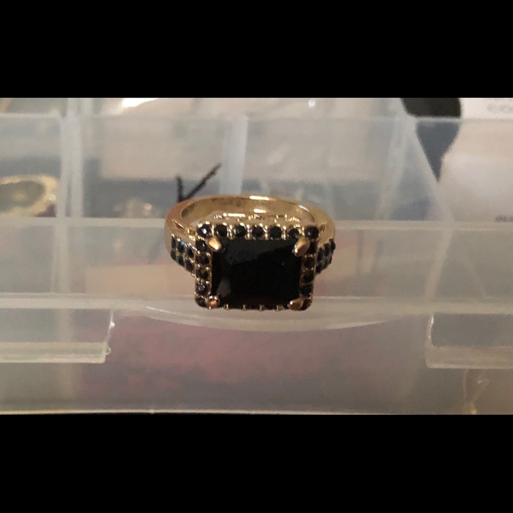 Fashion Ring. Black stones.